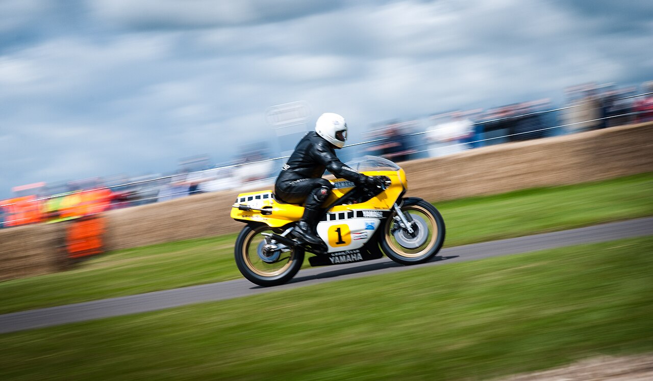 YZR750