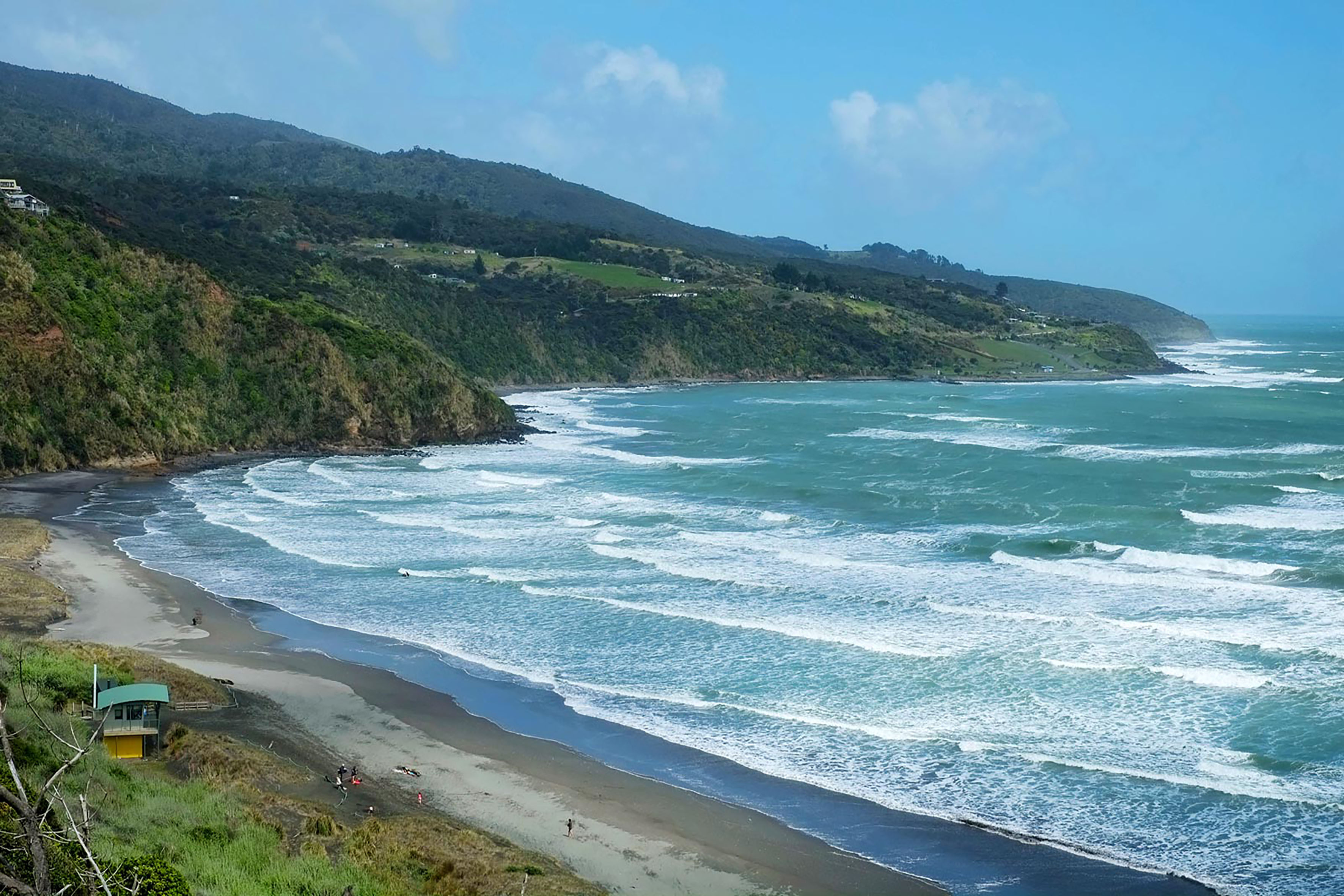 Image of Ngarunui beach in New Zealand